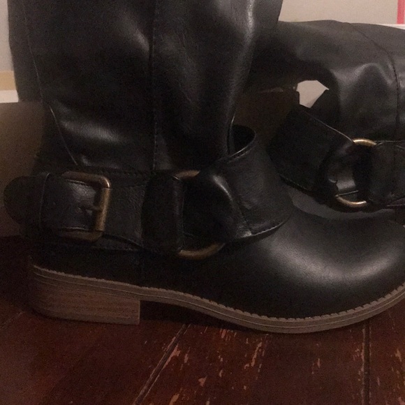 Black boots - Picture 2 of 4